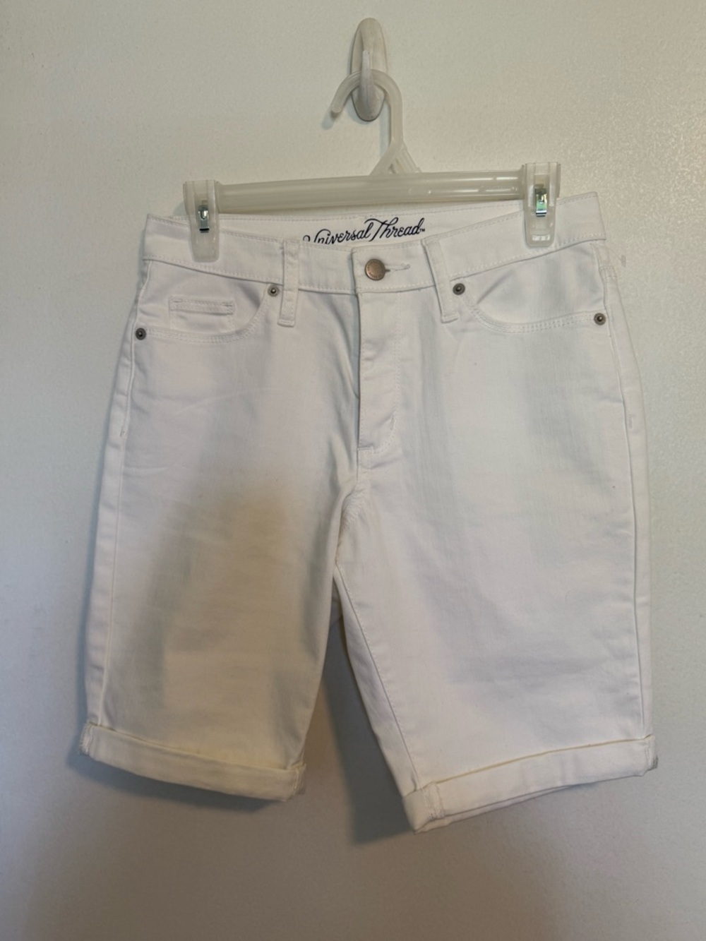 Universal Thread White Women's Bermuda Denim Shorts - Classic Five-Pocket